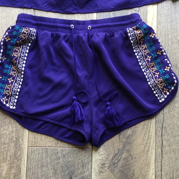 Blue shirt and shorts set. - Picture 2 of 3